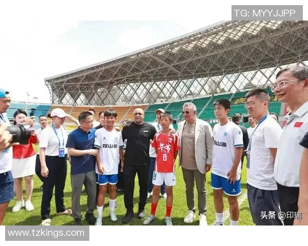 体育老师的足球明星之路：从校园到职业赛场的传奇故事